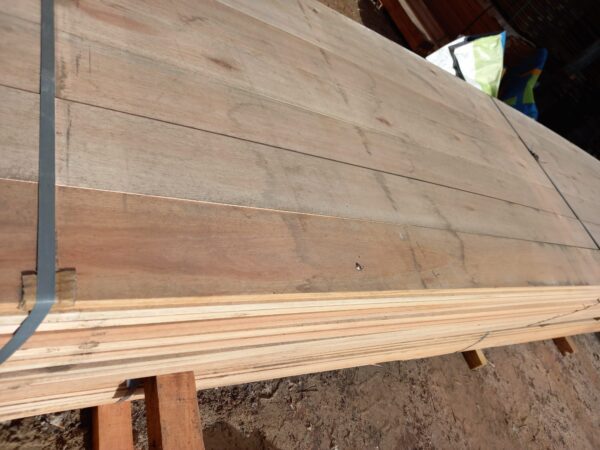 Eucaliptus seco 1x6x3,90 mts una cara libre de nudos
